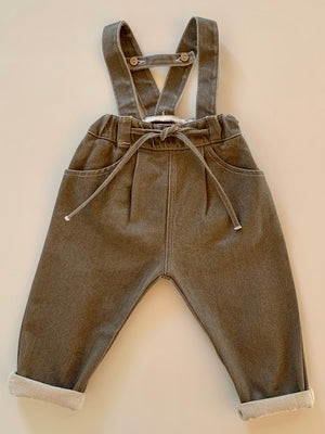 Hello Lupo beige denim jeans with overall straps, pockets and drawstring waist for kids.