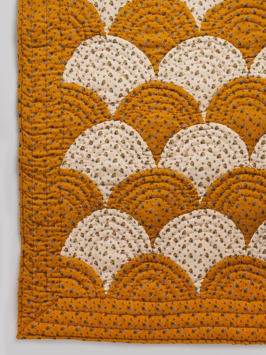 Leinikki Scallop Patchwork Quilt, Large - Mustard