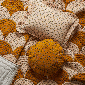 Leinikki Scallop Patchwork Quilt, Large - Peach